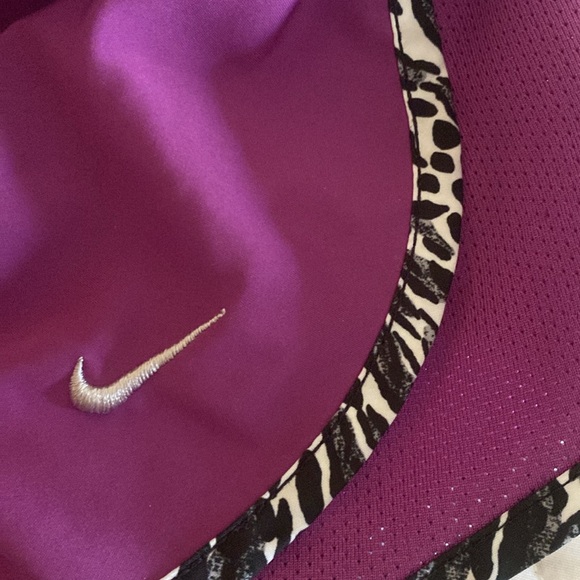 Woman’s Nike shorts medium - Picture 3 of 3